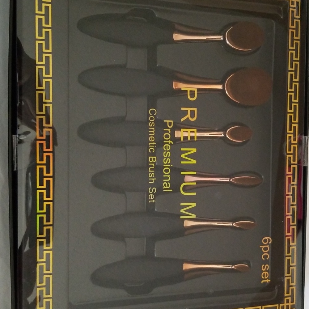 Makeup brushes